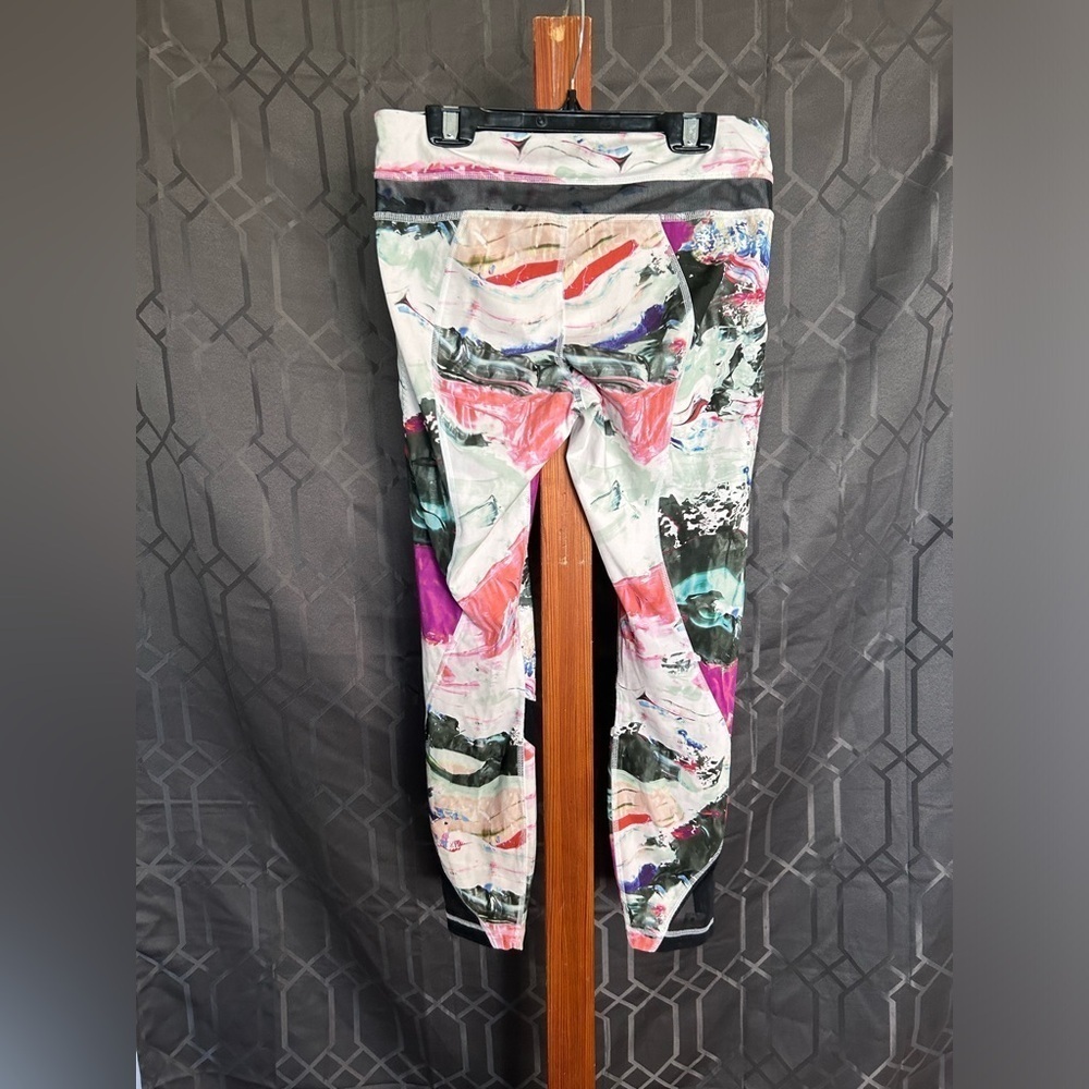 Lululemon Run Inspire Crop II Size 6 - Picture 4 of 6